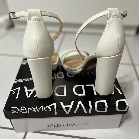 White heels - Picture 4 of 4